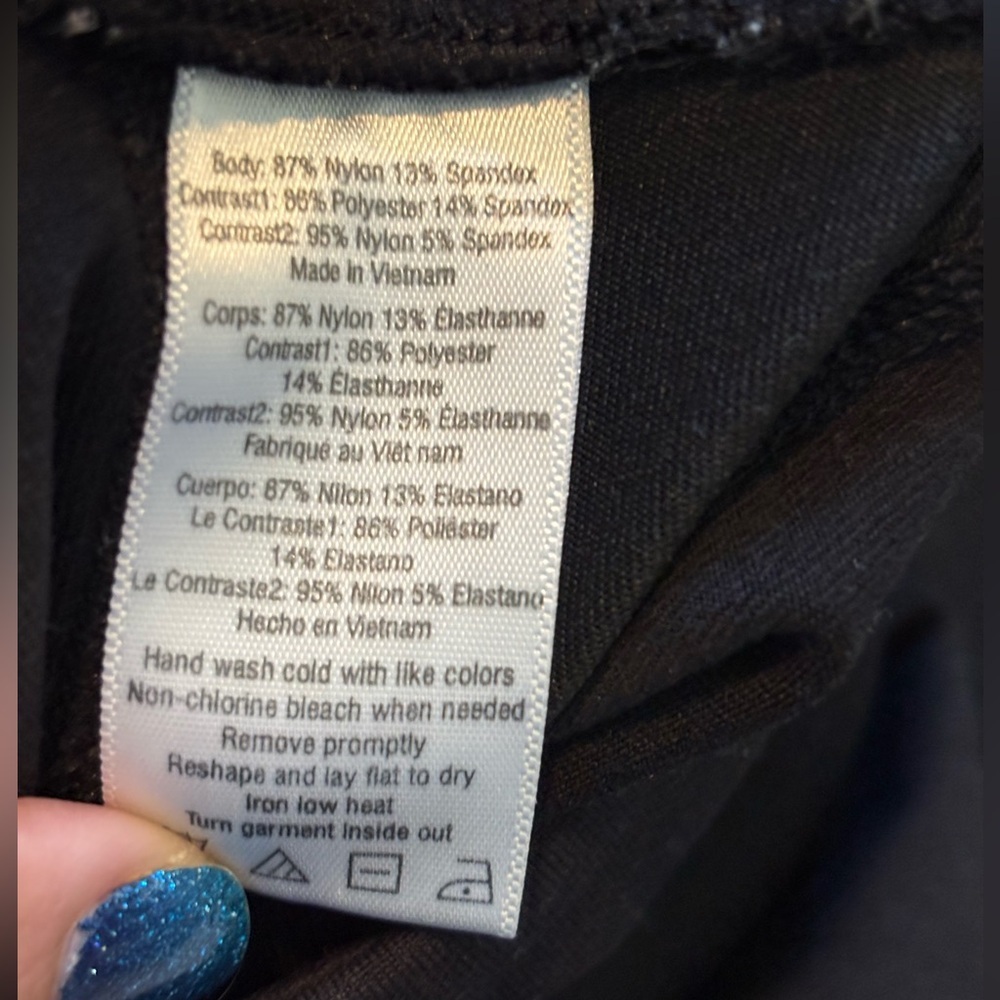 Alo Yoga Legging with Mesh Panels by Knee Size XS/Small | Athleisure | athletic - Picture 5 of 6